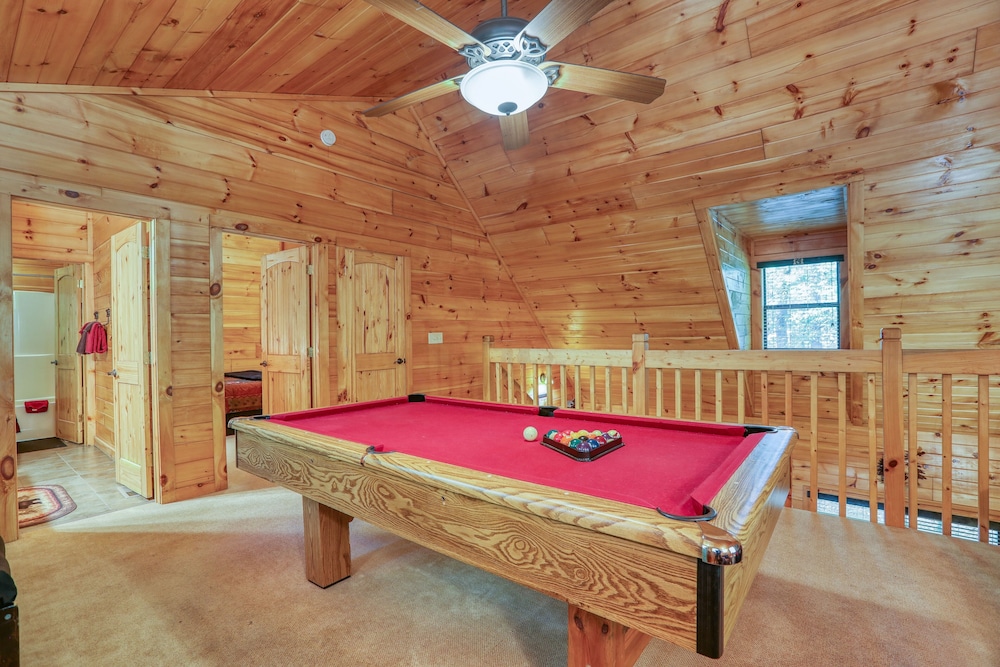Elk Run On Cosby Creek - 2 Bedrooms, 2 Baths, Sleeps 7 Cabin by RedAwning