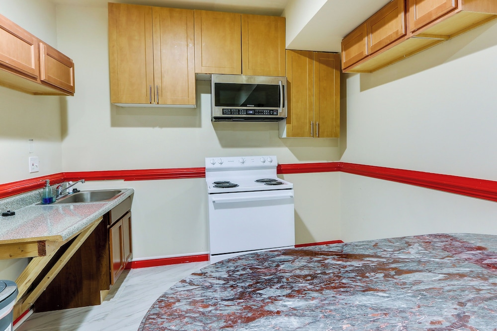 Clarksburg Getaway Near DC + Baltimore Sights!
