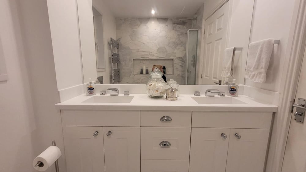 3 Bedroom, Sleeps 6, Free Parking