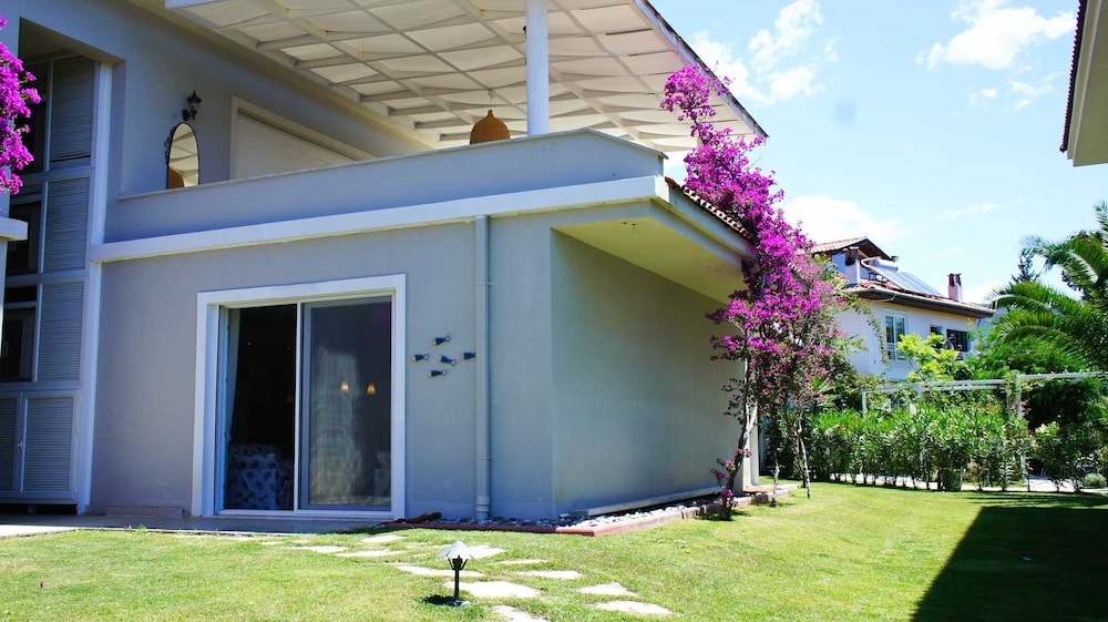 Safir Villa view 4