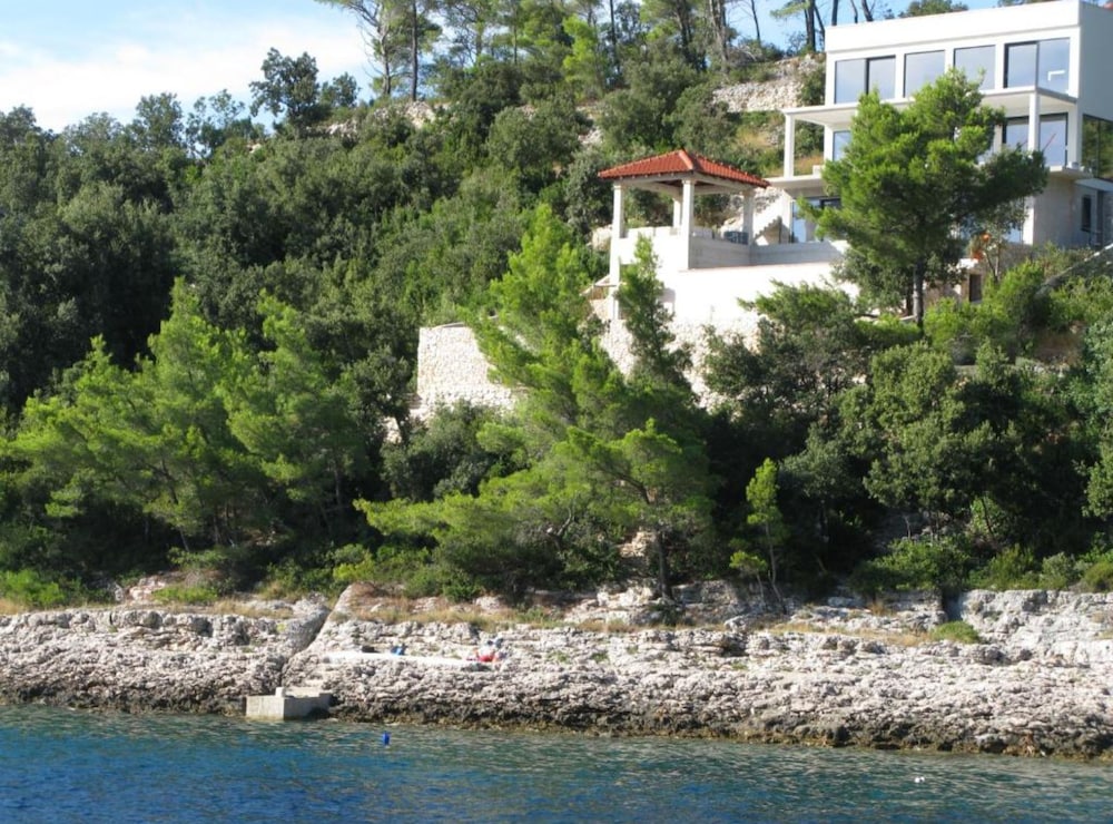 Beachfront Luxury Villa With Private Pool and Stunning Sea Views