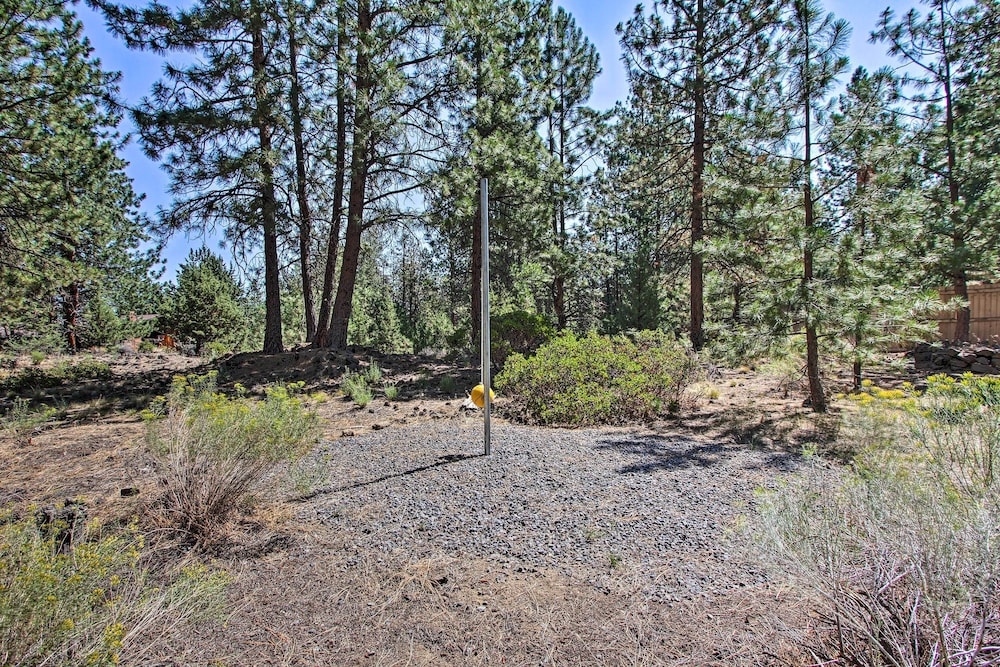 Bend Hideaway on 3 Acres With Decks + Fire Pit! view 3