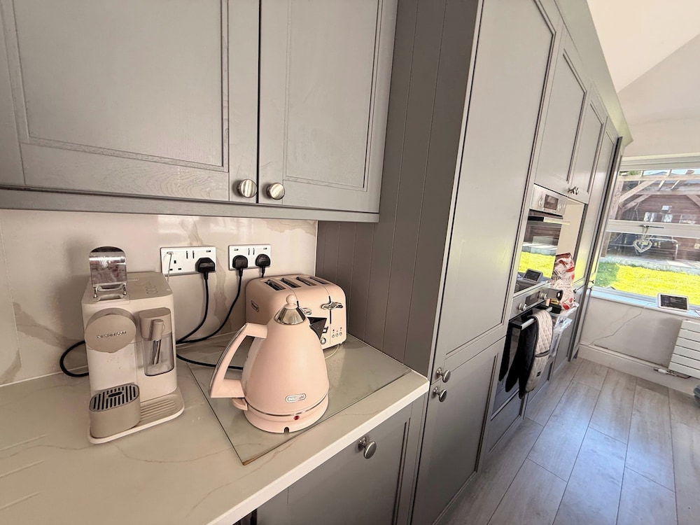 Bridgend Blissful Apartment With 3 Bedrooms