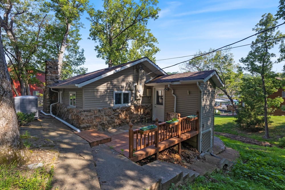 Lakefront Oasis With Skylights & Covered Boat Slip For Extra Adventure