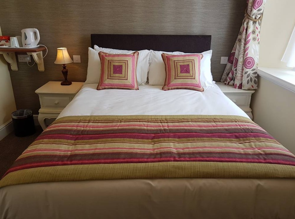 The George Hotel, Crewkerne view 3