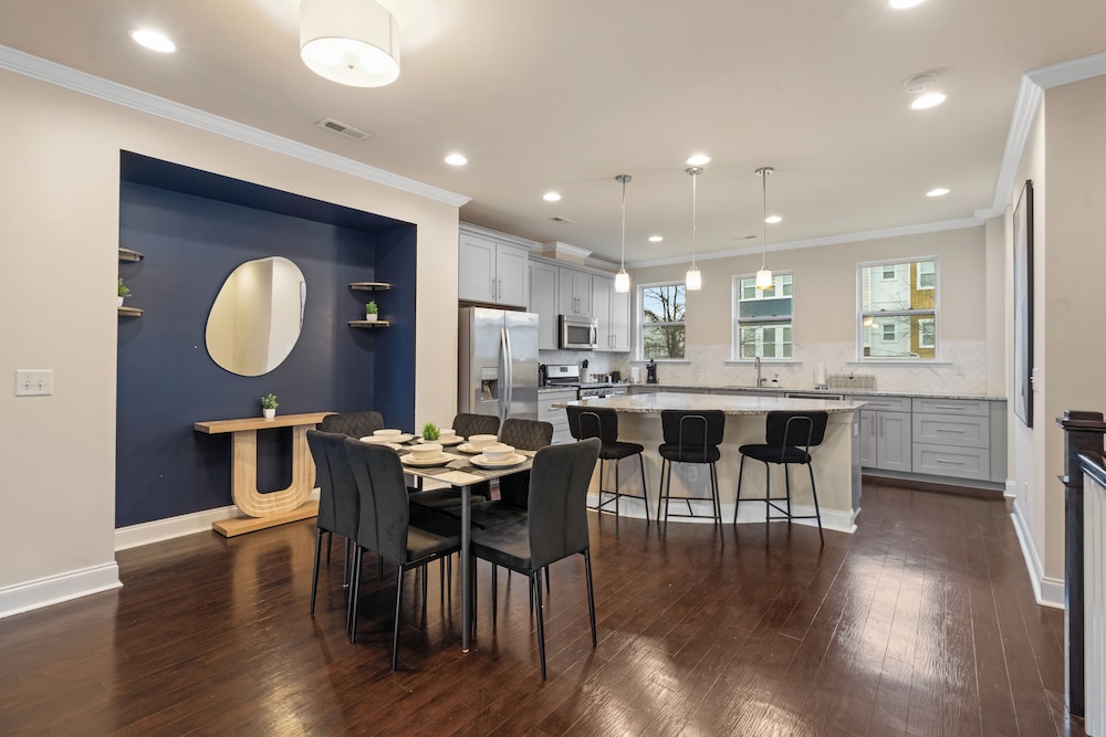 Luxe 3BR Townhouse in Camp North End