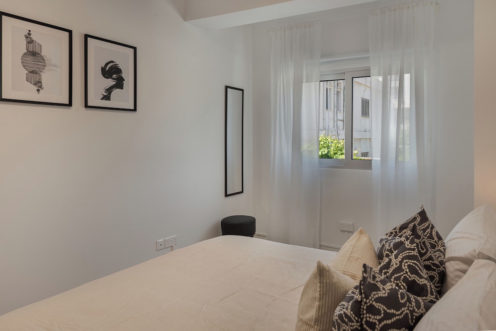Phaedrus Living: Travertine Residences 102