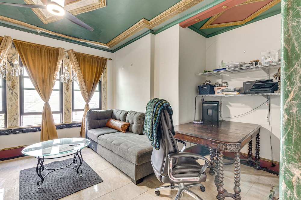 Near Downtown Scranton: Getaway w/ Patio