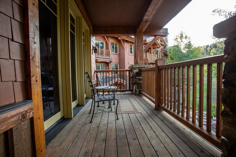 Grand Lodge - Five Bedroom #402 - Ski-in/ski-out 5 Condo