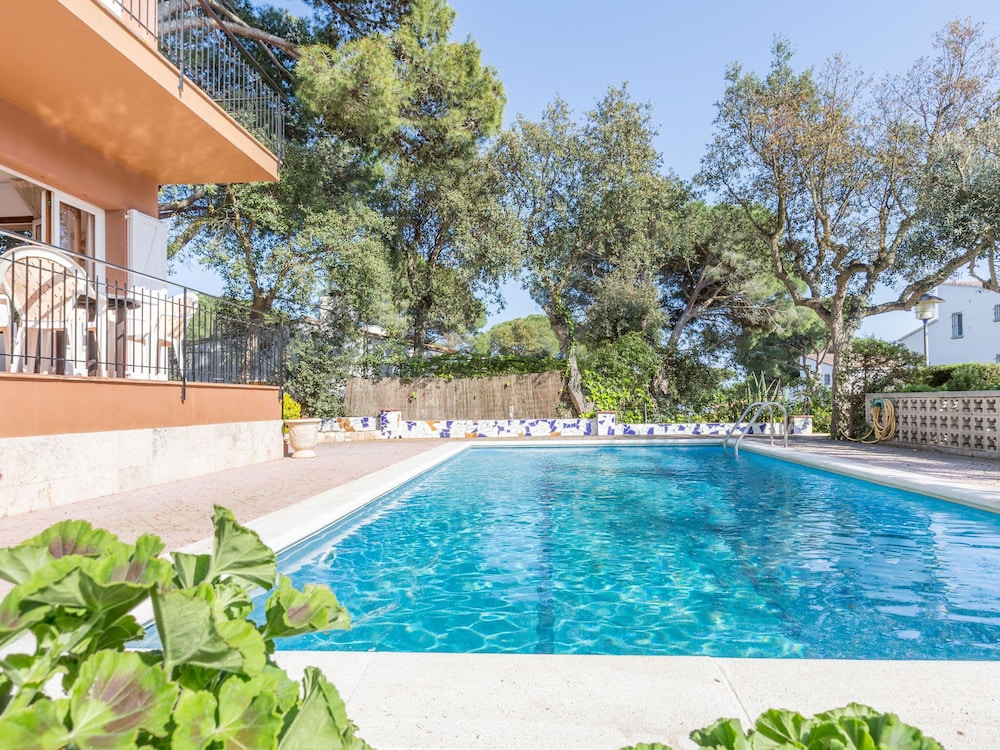 Apartment near Sea with Shared Swimming Pool in Costa Brava photo 2