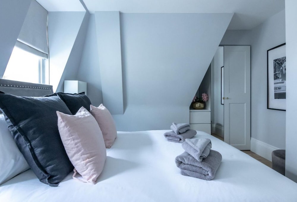 Royal Kensington Penthouse IX- 3 bed