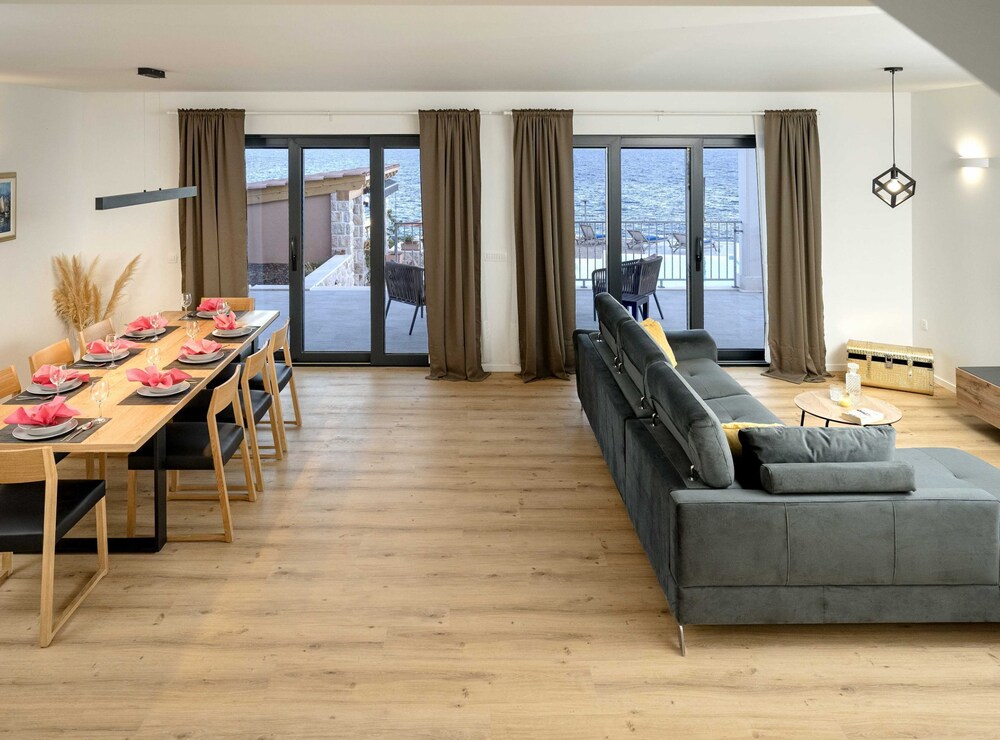 Sunlit Shores Beach Villa With Pool, Gym and Sauna