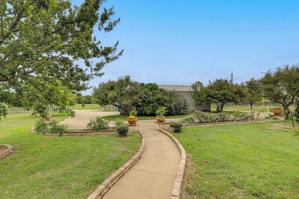5 Acres! Countryside Getaway Outside Fort Worth