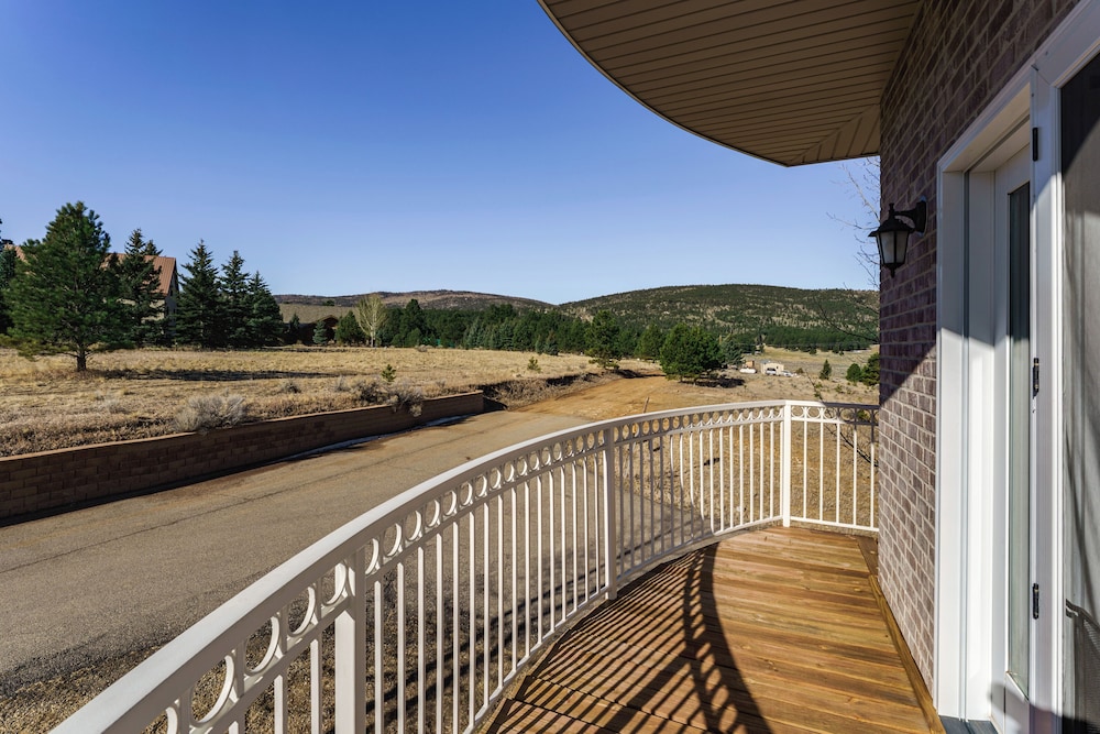 Near Hiking & Biking: Mtn-view Condo in Angel Fire