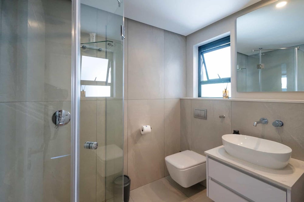 Modern Central Secure Cape Town 2bed Bantry Suite