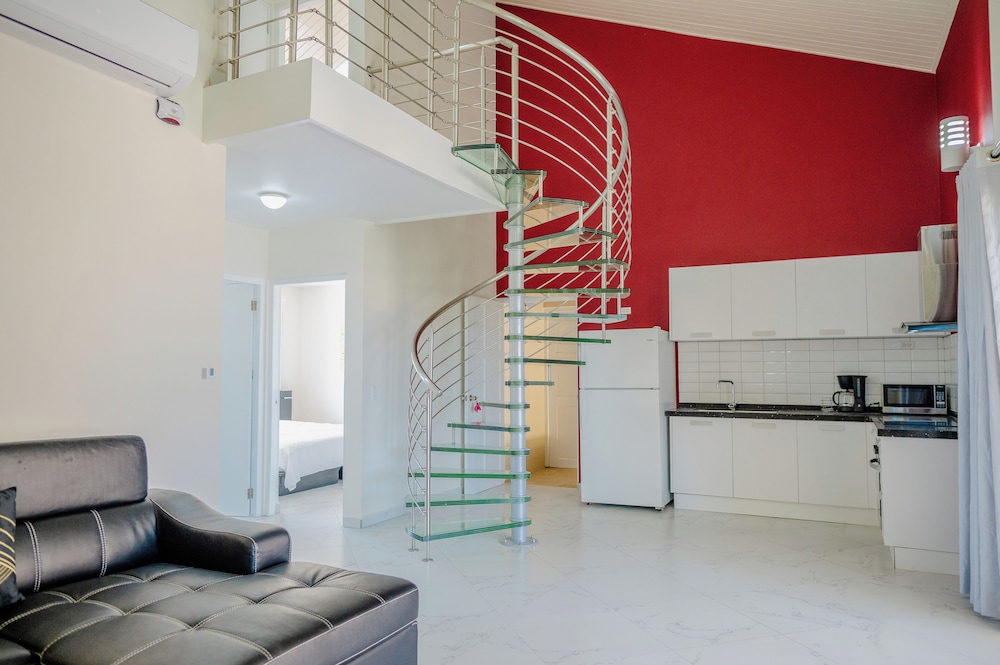 Spacious 4-bedroom Apartment 2 km From Eagle Beach - Dream Suites Aruba