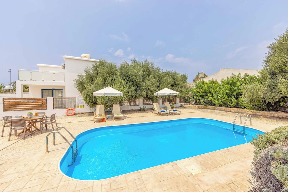 Villa Akti