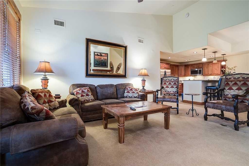 5305 Emerald Lodge, Trappeur's Crossing Apartment 4
