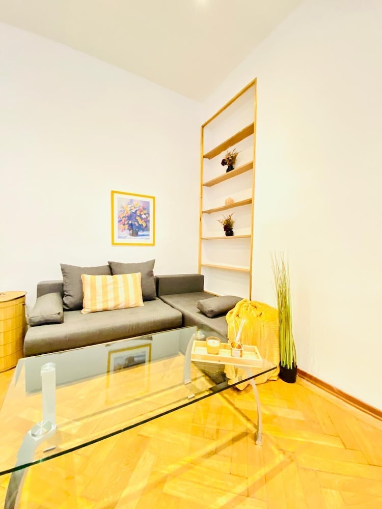 Bright and Spacious 2BR Flat Westbahnhof
