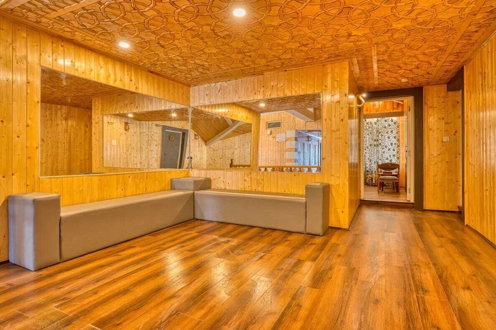 Xenious White House Eco Resort