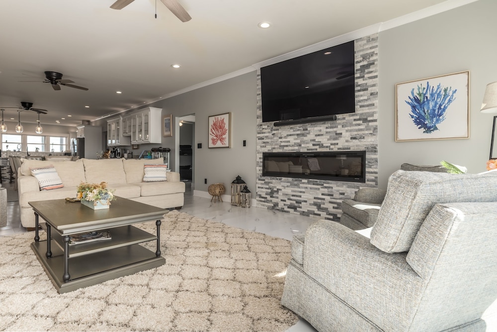 Bay Breeze - 2420 Bienville 4 Bedroom Home