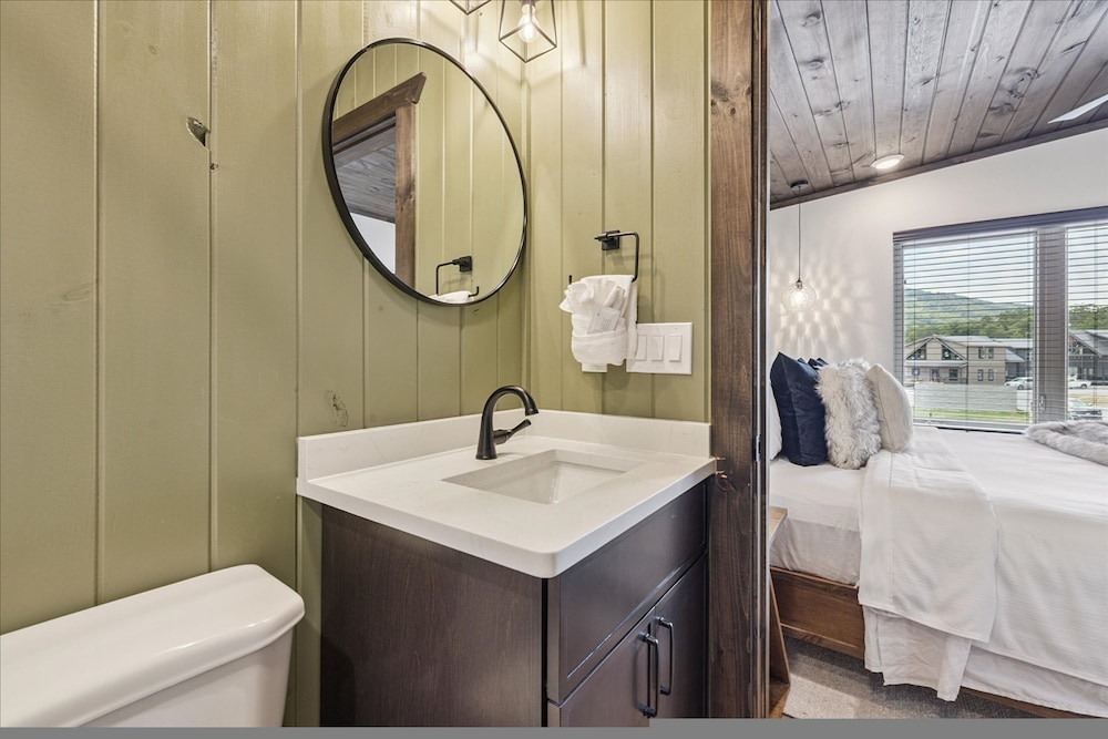 Gorgeous Brand-new Home w Pool Game Room Hot Tub
