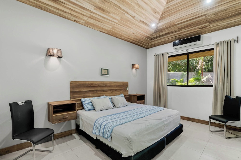 Stylish 3-Bedroom Tropical Escape with Pool & Outdoor Living, 1 Block from Playa Potrero