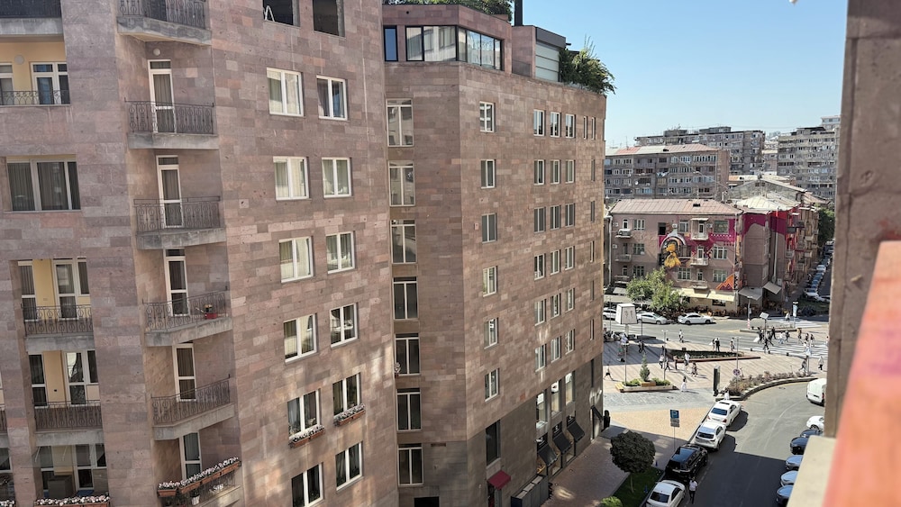 Comfortable apartments on Northern Avenue by Sweet Home