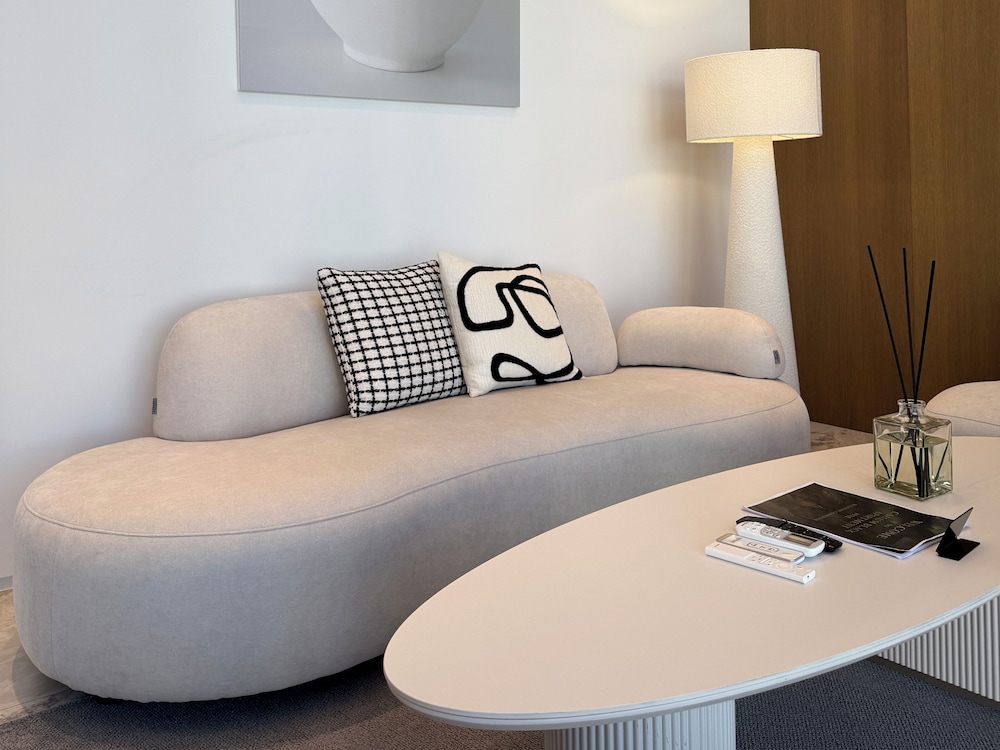 Caelum Black Gangnam Luxury Apt