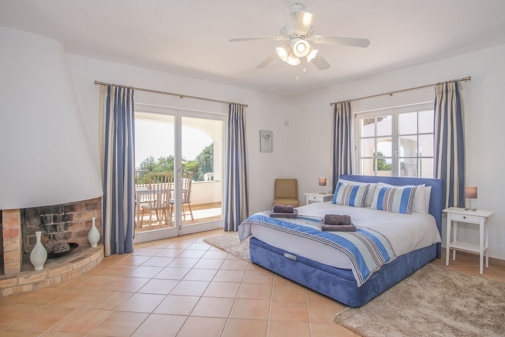 Vale Verde in Lagos With 6 Bedrooms and 4 Bathrooms