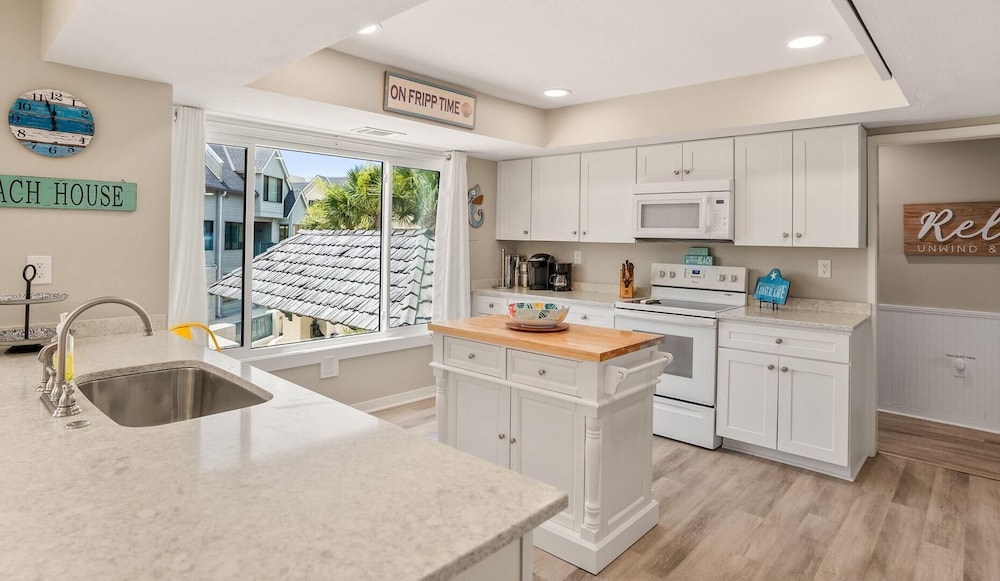 Condo with Resort Access - Great North Island Location