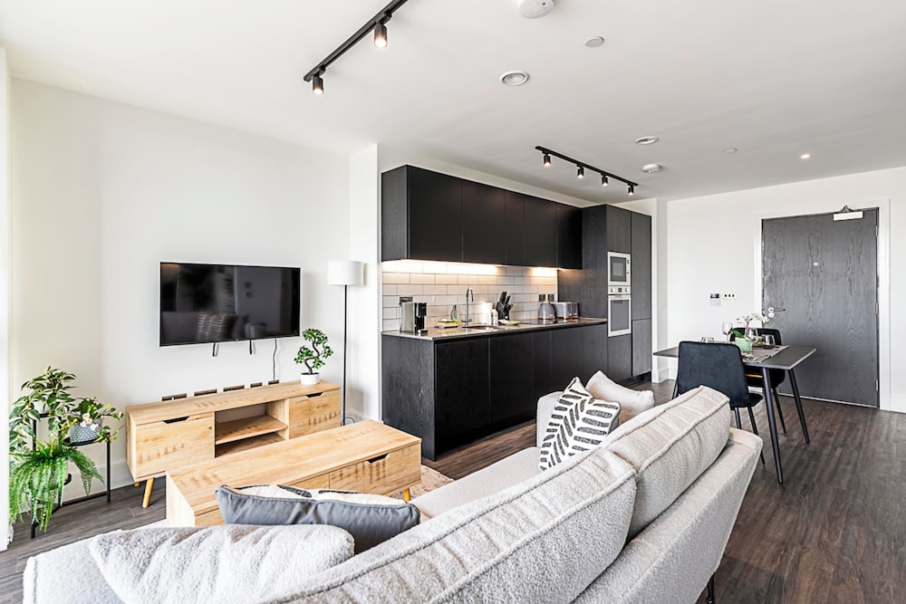 Sky-High Studio with Stunning Views