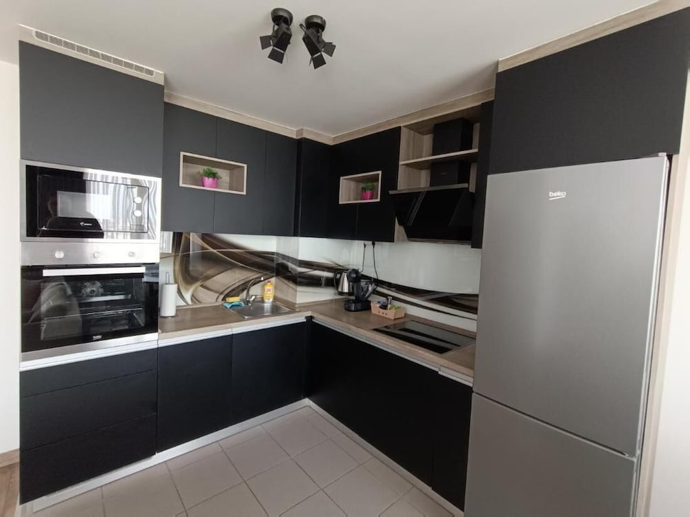 18th Floor Condo With Pool & Fitness Center