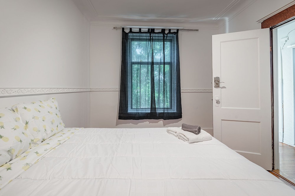 Beautiful 6BR Apt Near Olympic Stadium - Image 4