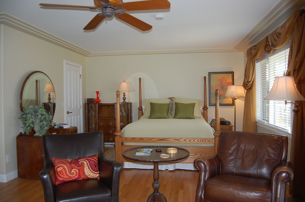 Lakeshore Bed & Breakfast - Image 3