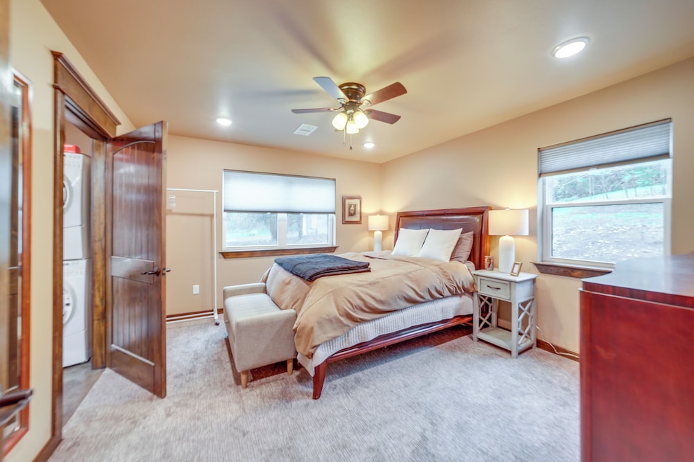 Hunt, Fish & Enjoy the Outdoors: Rural Atoka Home
