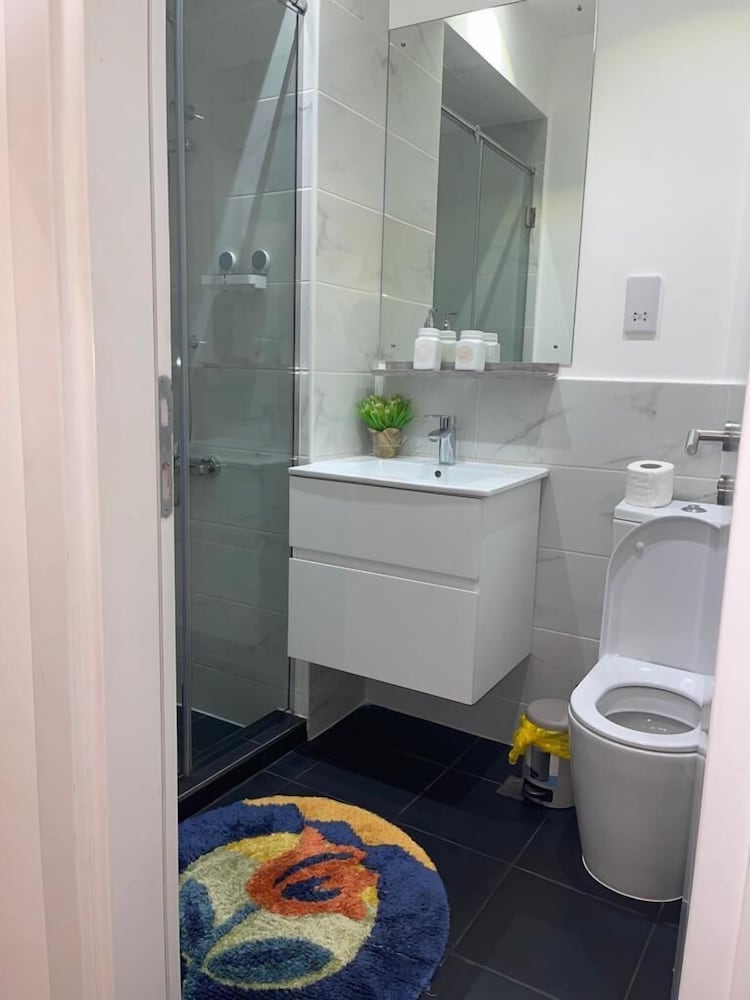 Easy Stay at Embassy Gardens Apartment