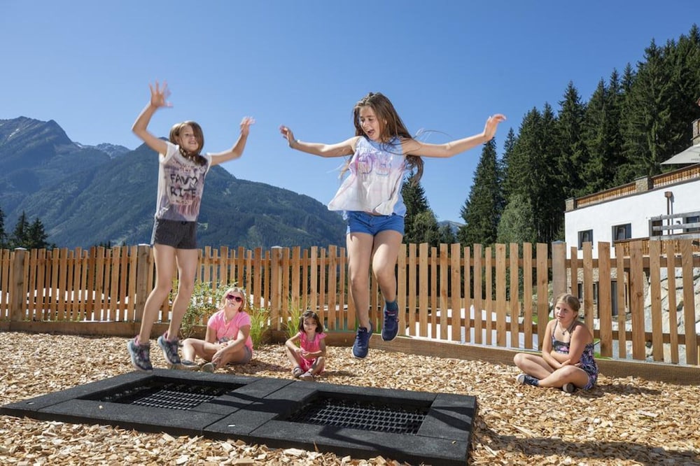 Chalet With Shared Swimming Pool