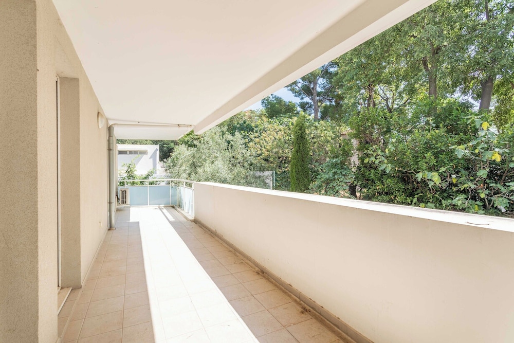 2 Bedroom Apartment With Balcony 10th arr