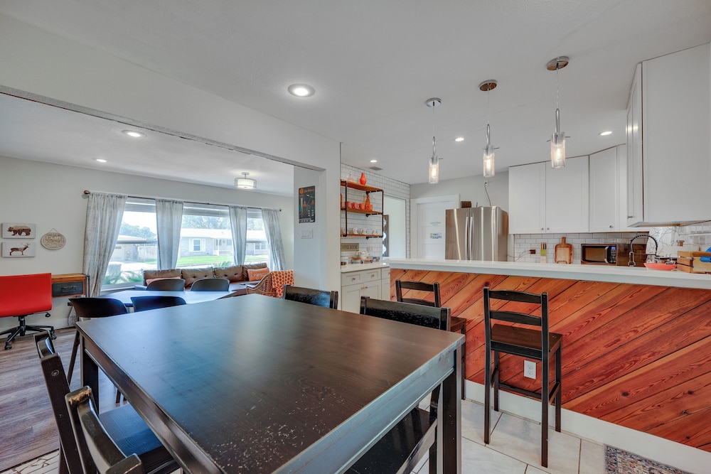 San Antonio Home, 2 Mi to Airport - Pets Welcome!