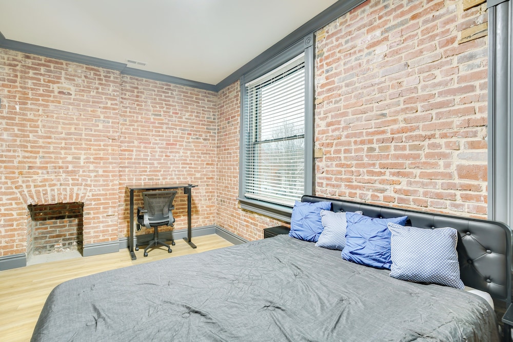 Walk to Gravois Park: 'nice Home' w/ Garage
