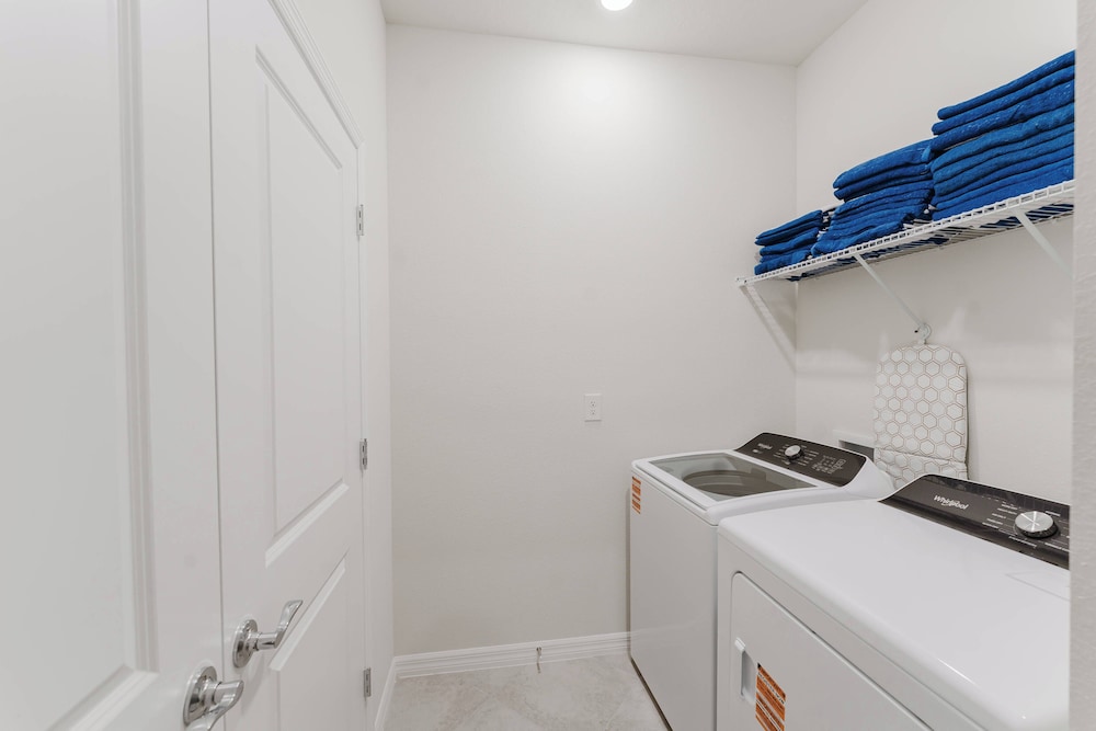 Stunning 8BR Pool Gameroom Minutes to Disney