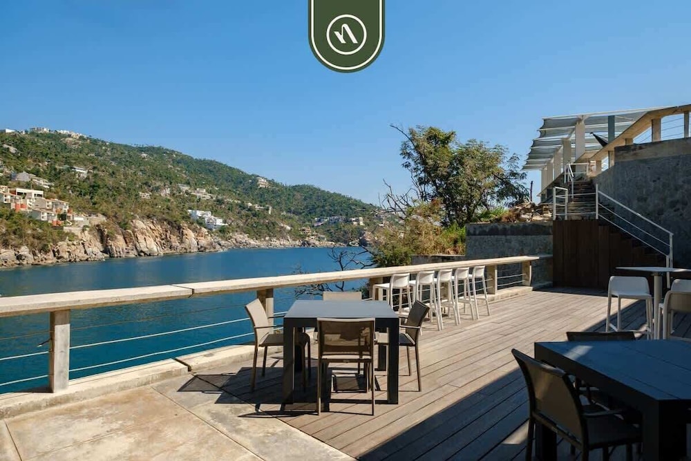 Amazing 3 BR Penthouse With Beachclub