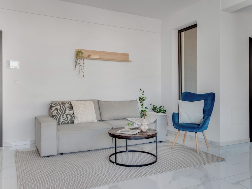 Sanders Palama - Cute 2-bdr Penthouse Apt