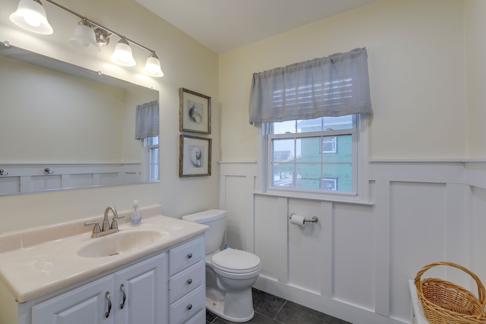 < 1/2 Mi to Boardwalk: Roomy Wildwood Retreat!