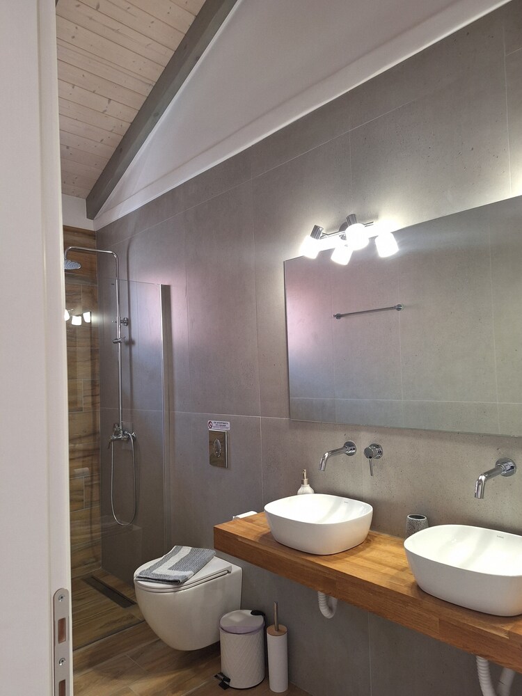Luxury Apartments Kanali