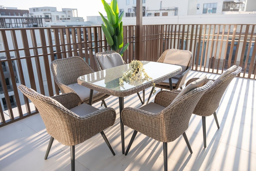 Peaceful 4-bedroom Bright Kitchen Space in Dubai Creek Harbour