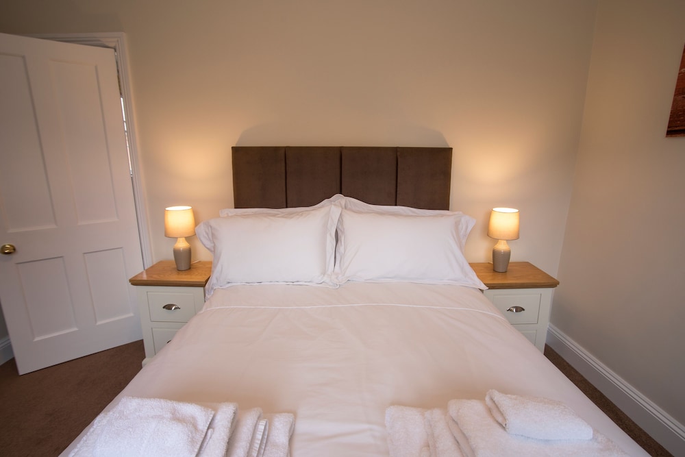 Spacious 2 Bedroom Apartment Surrounded with 36 Acres of Parkland view 5