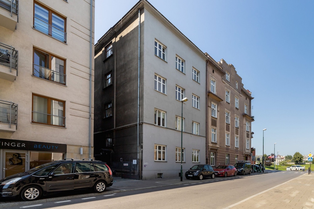 Cracow Solna Studio by Renters view 2