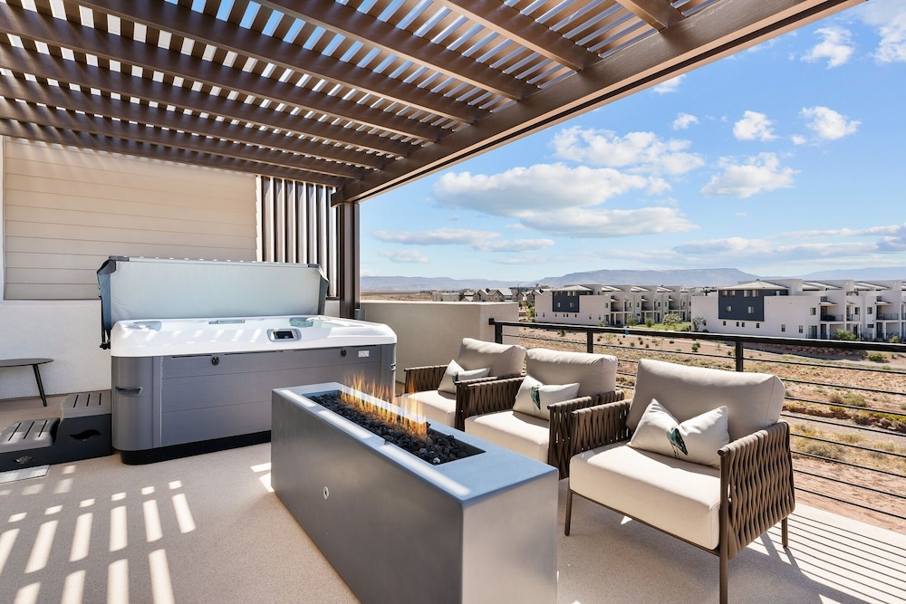 Sensory Escape 8 Bedroom Townhouse view 2